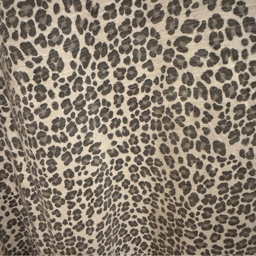 Good Threads Leopard Print V-Neck T-Shirt - Picture 2 of 3